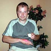 Trpím těžkou lupénkou již 20 let .... Původně jsem si ho půjčil na zkoušku, abych neurazil dobrého přítele, který mi nabídl možnost.a s přesvědčením, že ji zase v klidu vrátím, protože stejně jako ostatní metody, které jsem vyzkoušel, by mi pravděpodobně nijak nepomohla. Jenže jsem to neudělal! Naopak, s radostí jsem ji zaplatil a s údivem dál využíval její skvělé schopnosti.